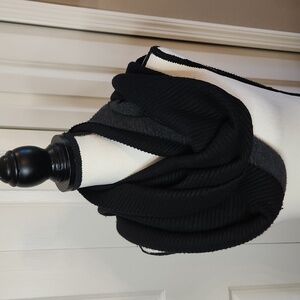 a new day, Excellent condition,  Women's black/gray scarf, reversal,  cleaned